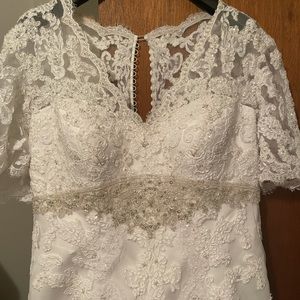 No tears or smell. Kept in a dress bag in a smoke free home